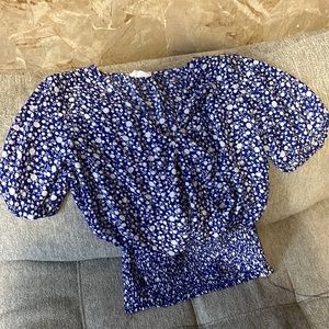 I am selling a shirt, super cute and good fabric,size small, brand is sienna sky